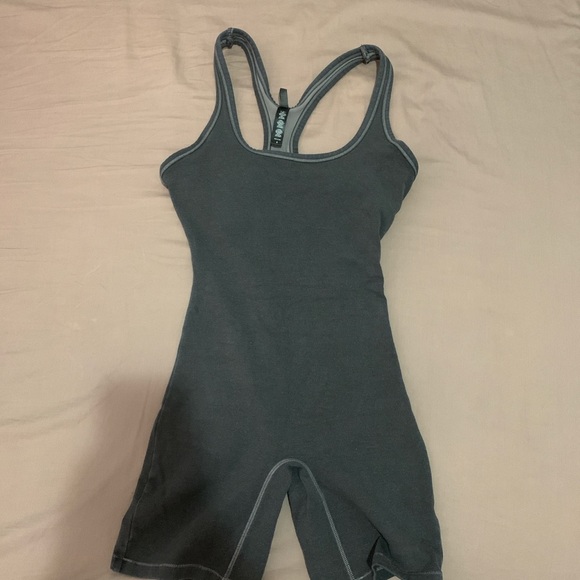 Skims outdoor mid thigh bodysuit - Picture 4 of 4